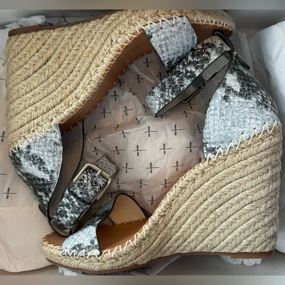 DOLCE VITA Women's Noor Wedge Sandal Stone Mint Black White Snake  Print Sz 7.5 - Picture 6 of 8